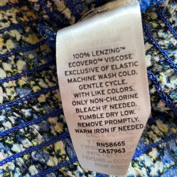 🌟5 for $25🌟 NWOT Floral Smock Tank Top in Black- Blue Maisey Ditsy - Picture 6 of 6